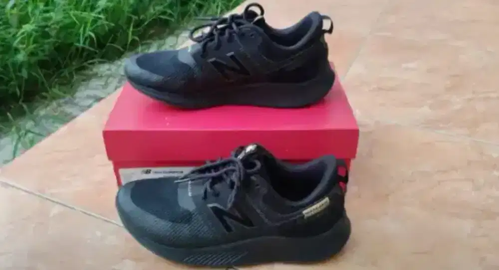 JUAL CEPAT NEW BALANCE UA 900 HITAM