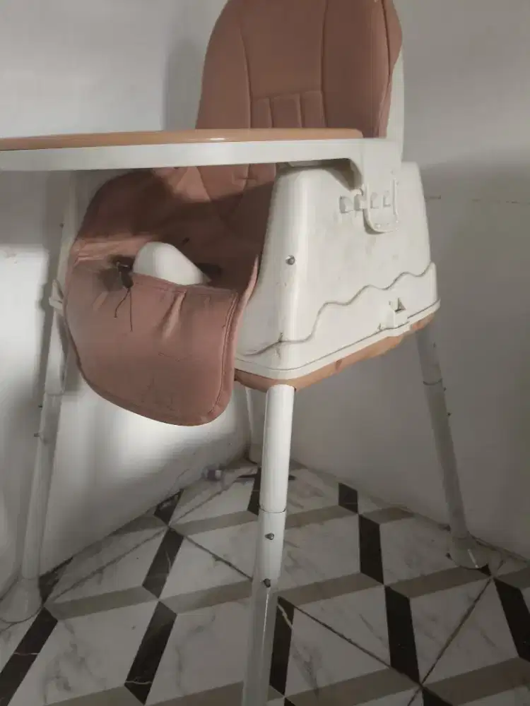 Kursi makan bayi mulus