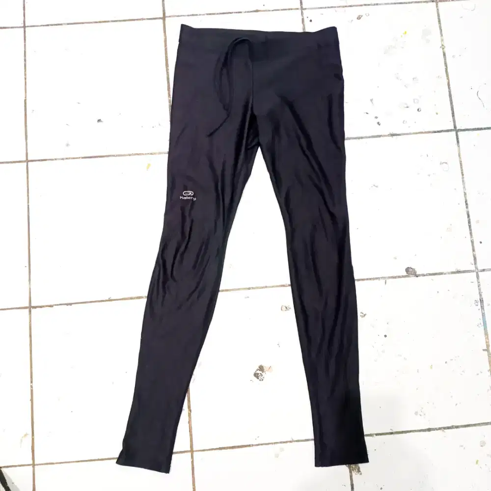 Long Tight Run Legging Pria merk Decathlon