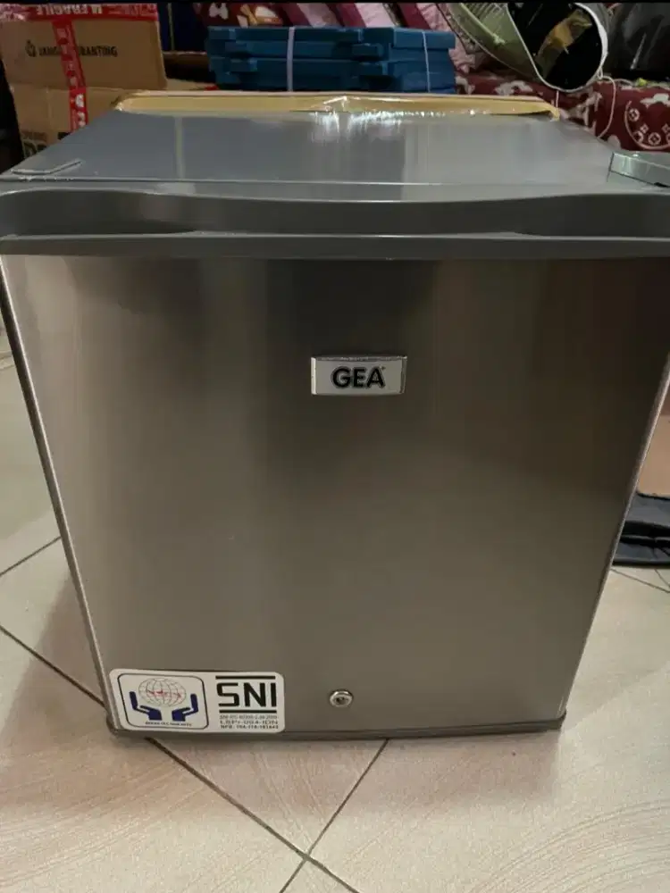 KULKAS MINIBAR GEA