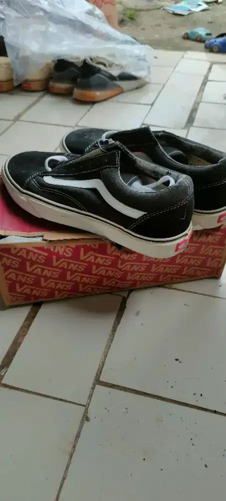 Vans OS Black N white