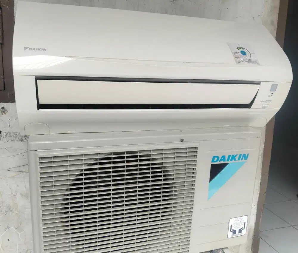 AC SECOND DAIKIN 1/2PK DIJAMIN DINGIN