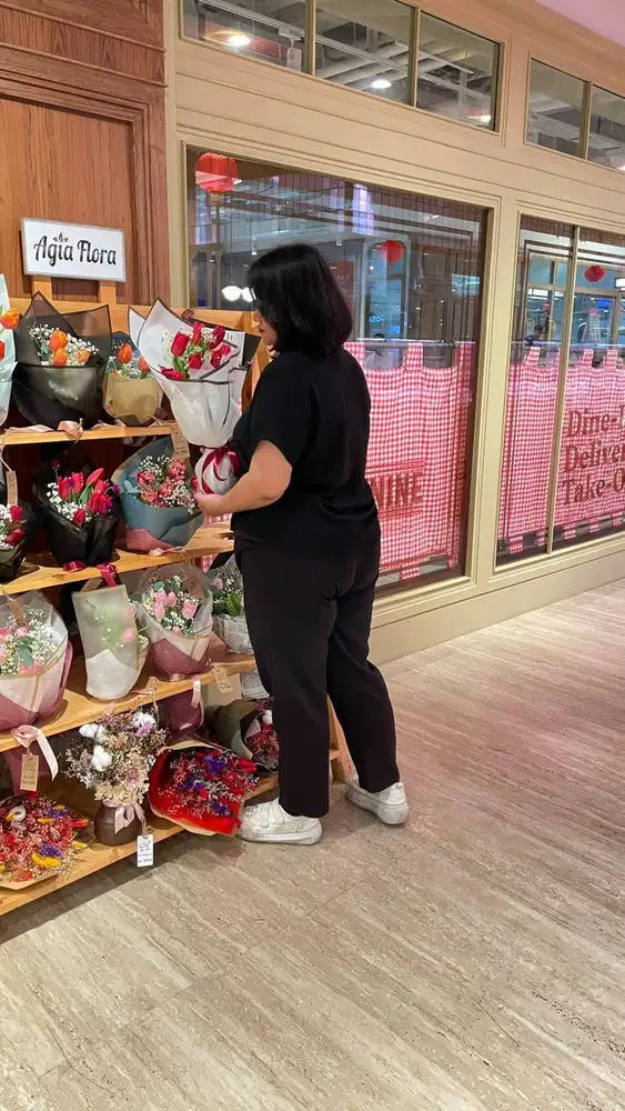 Dibutuhkan Assistant Florist Freelance/Flower Lady Secepatnya