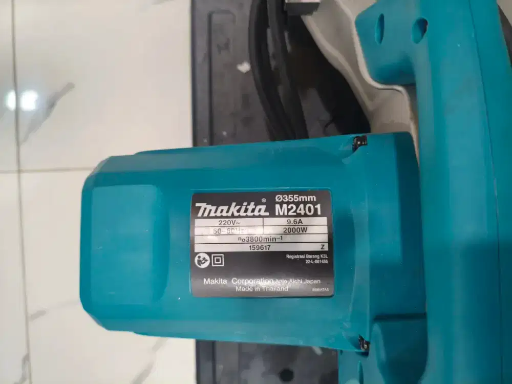 Mesin potong makita M2401