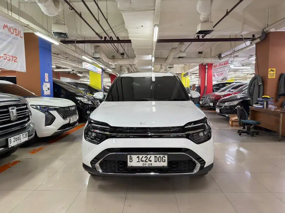 Kia Carens 2023 Matic Captain seat