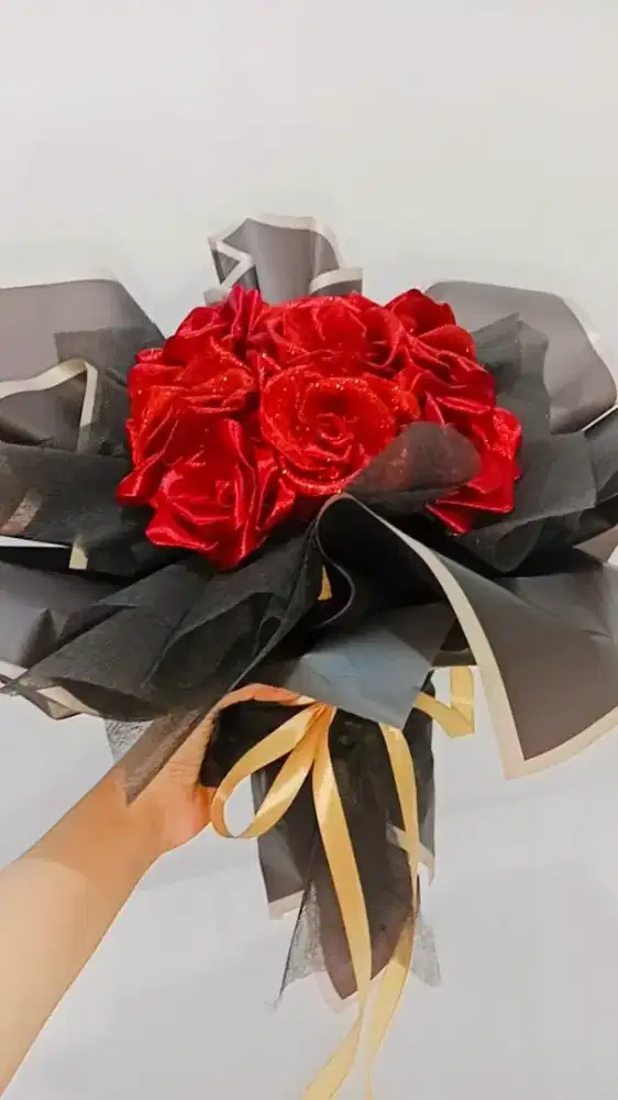 Buket Bunga mawar satin  mewah