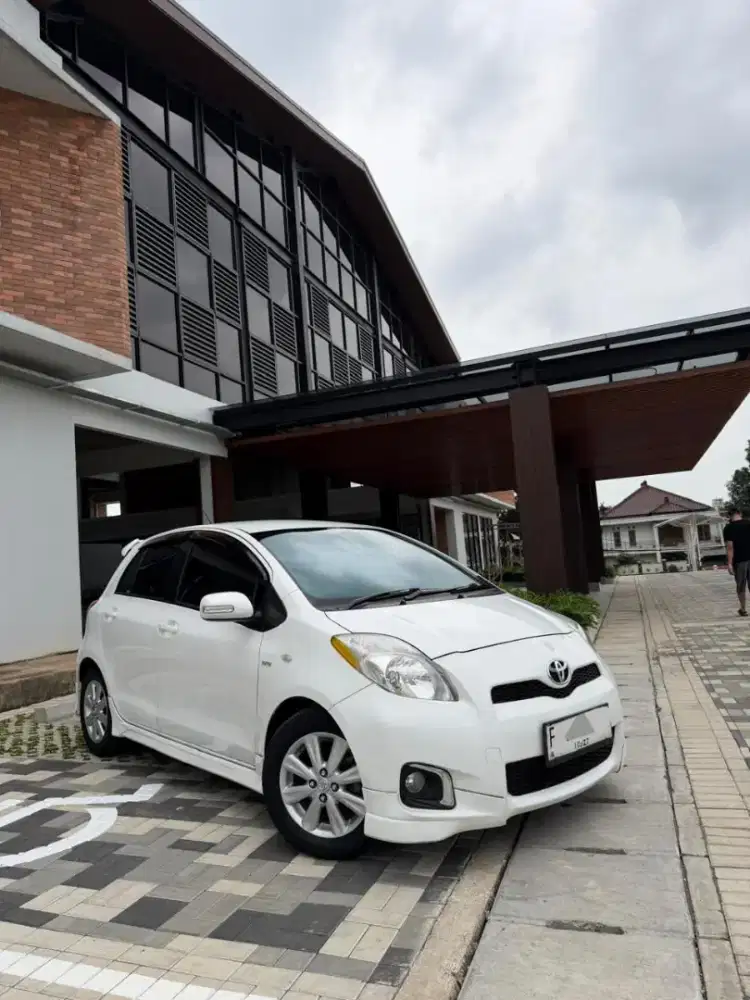 TOYOTA YARIS E AT 2012