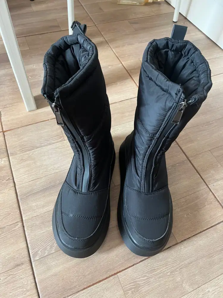 Universal traveller winter boots preloved original musim dingin sepatu