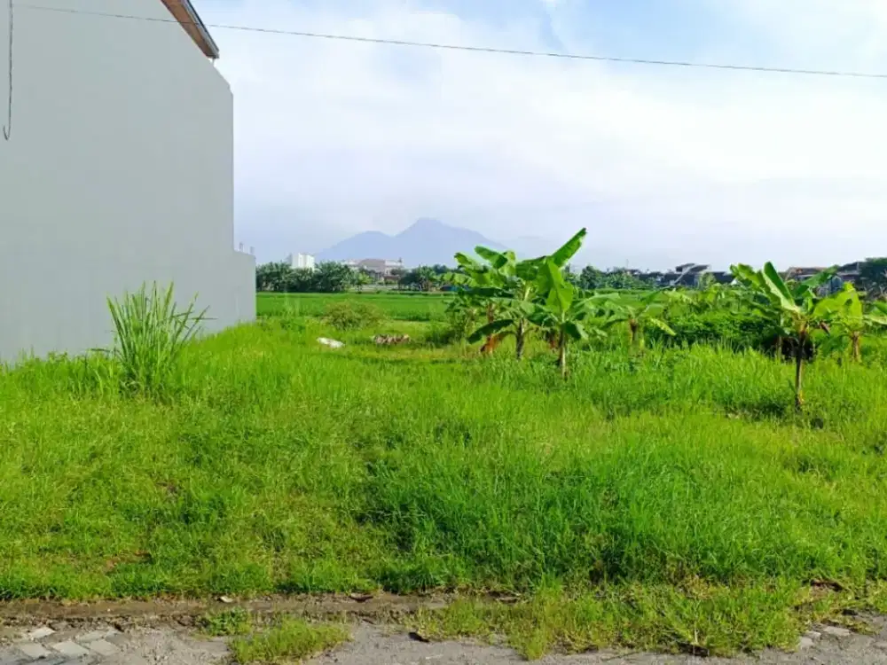 Tanah Ambarrukmo, Selatan Jl. Laksda Adisucipto