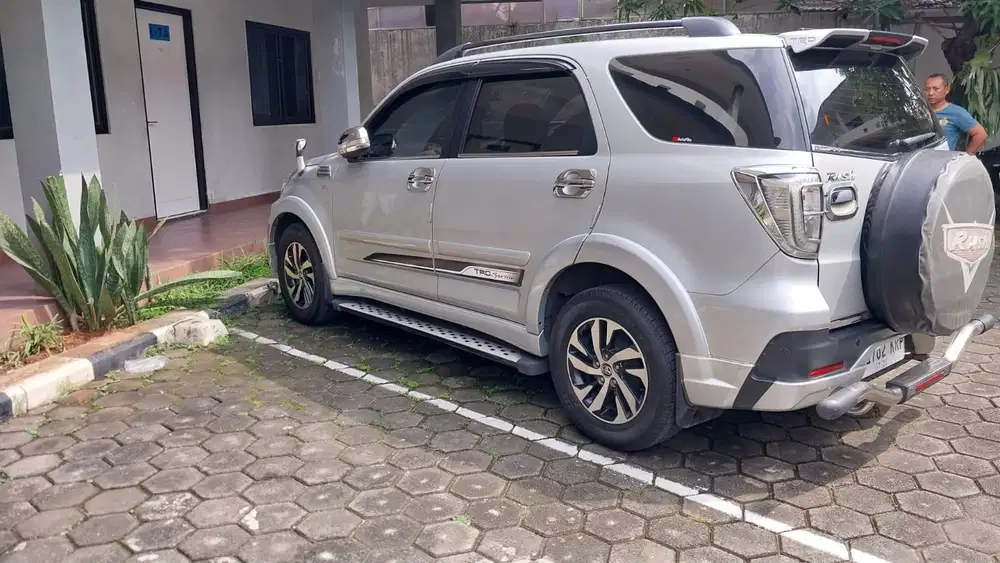 Toyota Rush 1.5 s trd sportivo manual 2015 Bensin