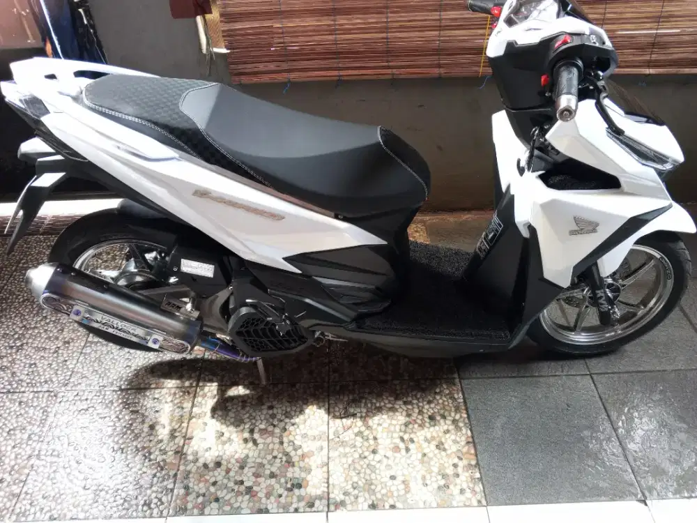 Vario LED Old 150 2017 Putih