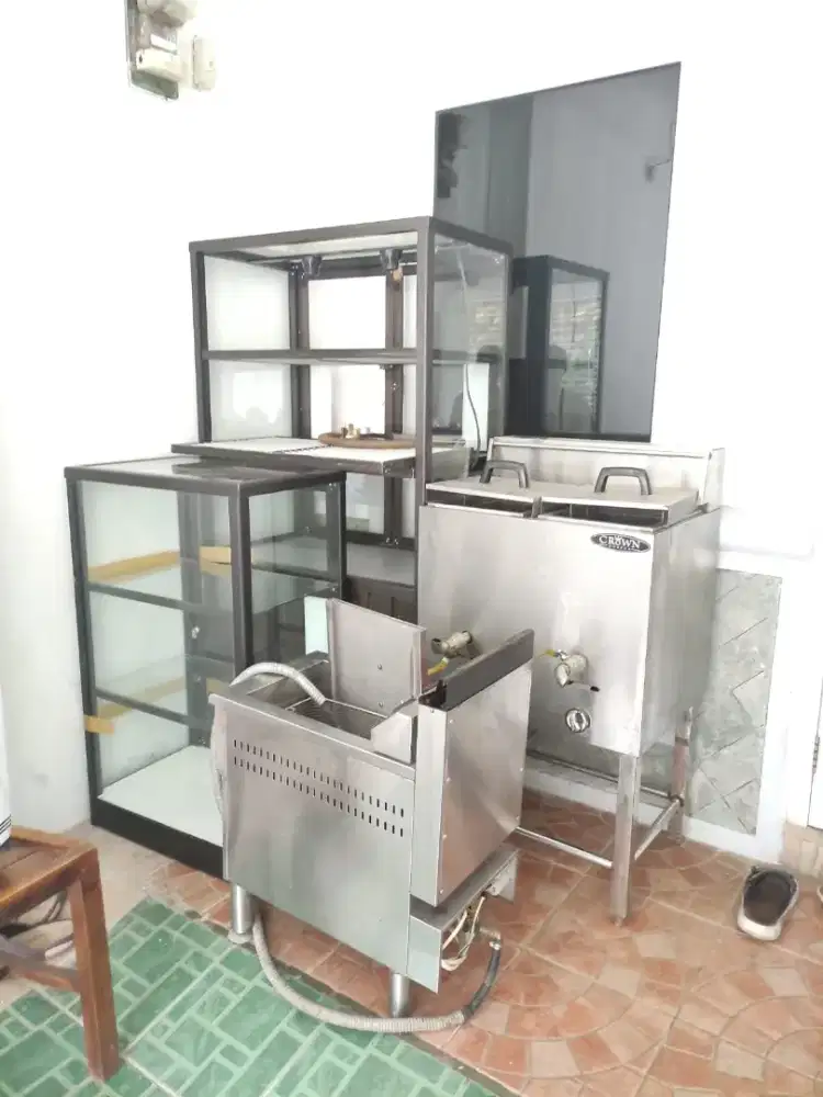 Deep fryer dan Etalase