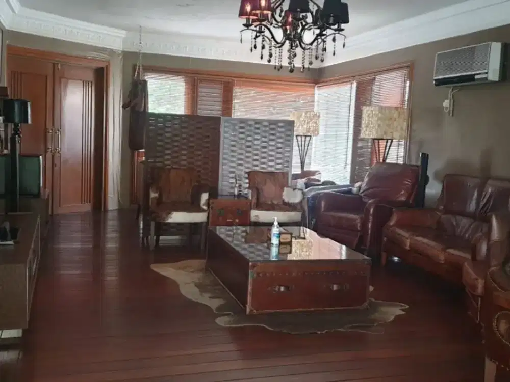 Rumah mewah ada swim pool strategis di jakata selatan pr 10849