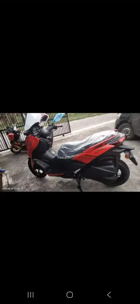 Motor XMax secand rasa baru.mitor gress tidak ada lecet dan KM rendah