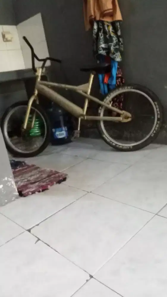 Sepeda BMX ukuran 20