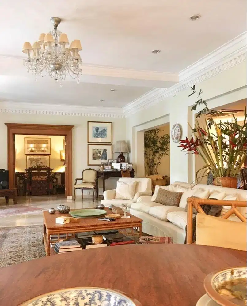 Rumah dengan Tanah yang Luasdi Menteng Jakpus WT-17773