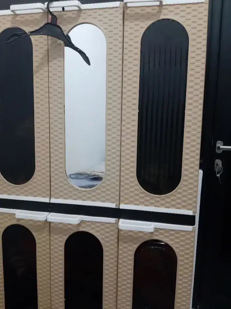 LEMARI PAKAIAN PLASTIK