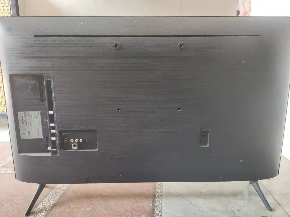 Tv Samsung TU8000 43 inch (rusak layarnya)