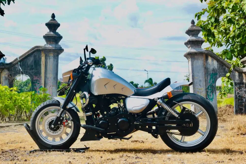 Benelli bn600 Motobi 200 EVO like new Z250 CBR250 MT25