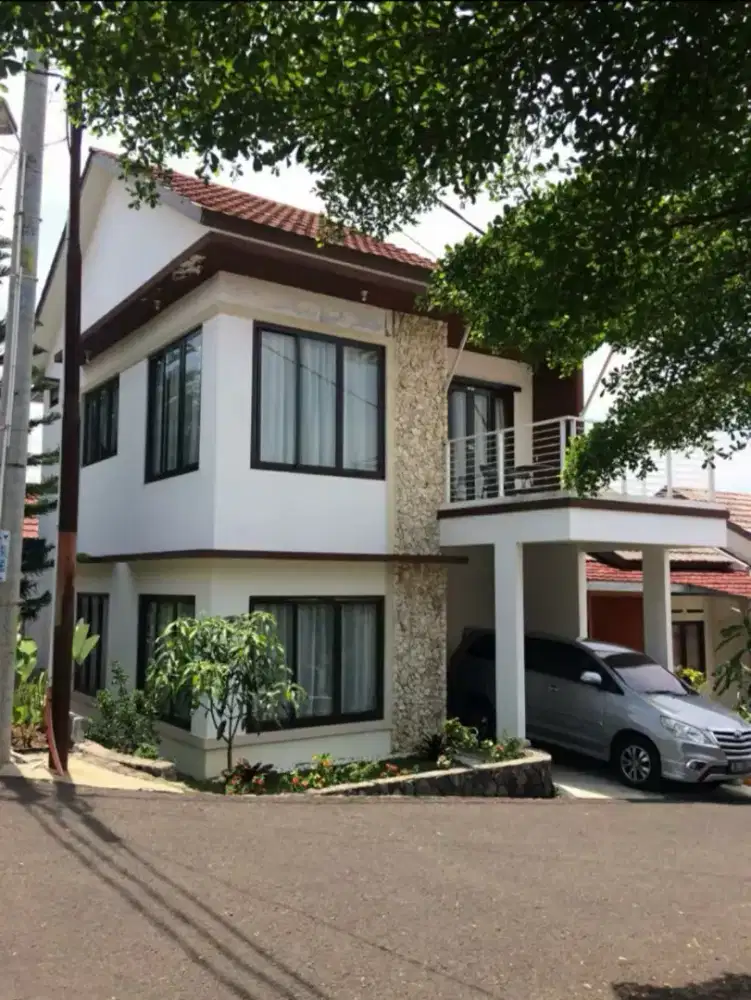 Dijual Rumah 2 Lantai Full Furnish Hoek View Gunung Pangrango