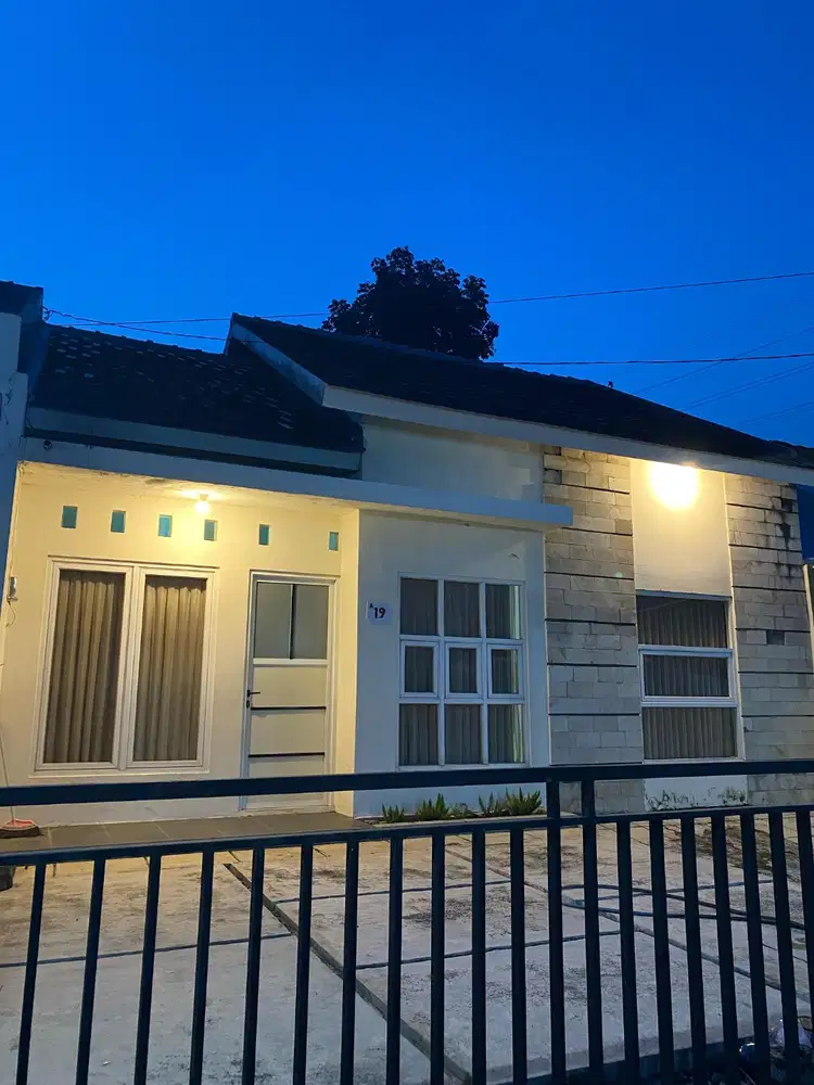 Dijual Cepat Rumah Nyaman Keluarga Muda, belakang BCA BSB