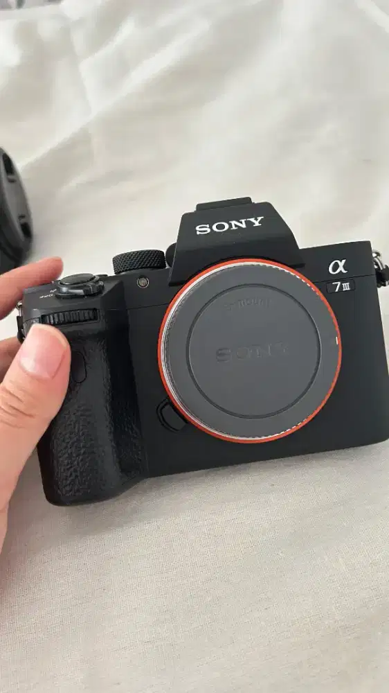 Sony A7iii + Lensa Kit Sony