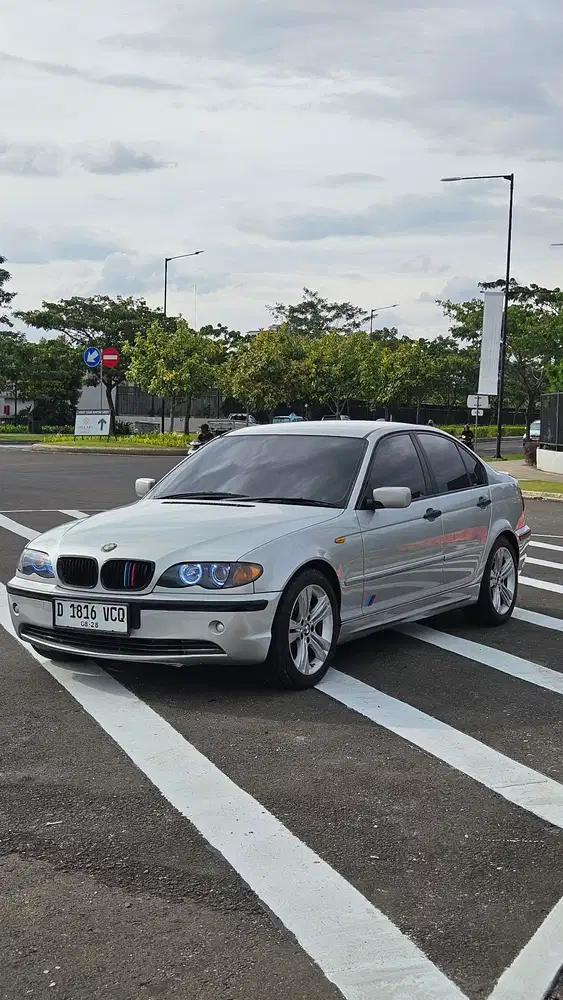 BMW 318i 2002 Bensin