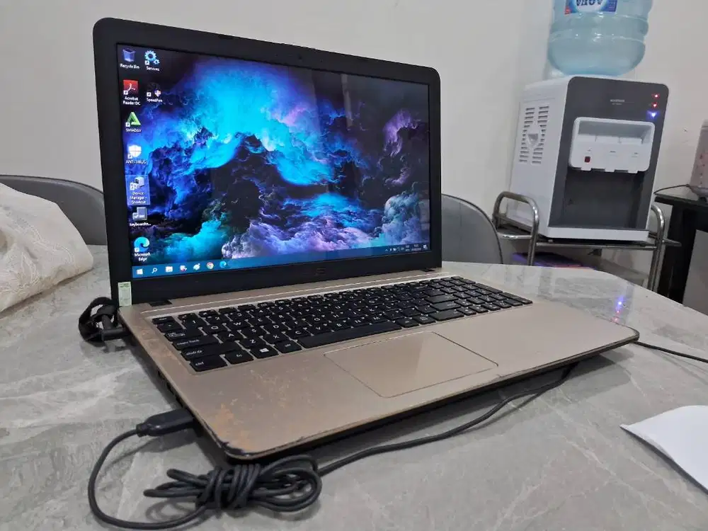 Laptop ASUS 15.6in 4GB Win ORI Batre KUAATT BerGARANSI Toko FISIK