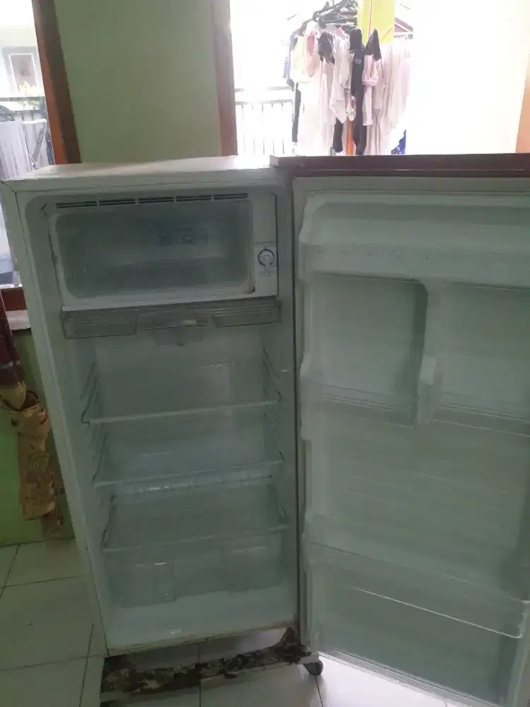 Kulkas 1 Punti SJ M 190