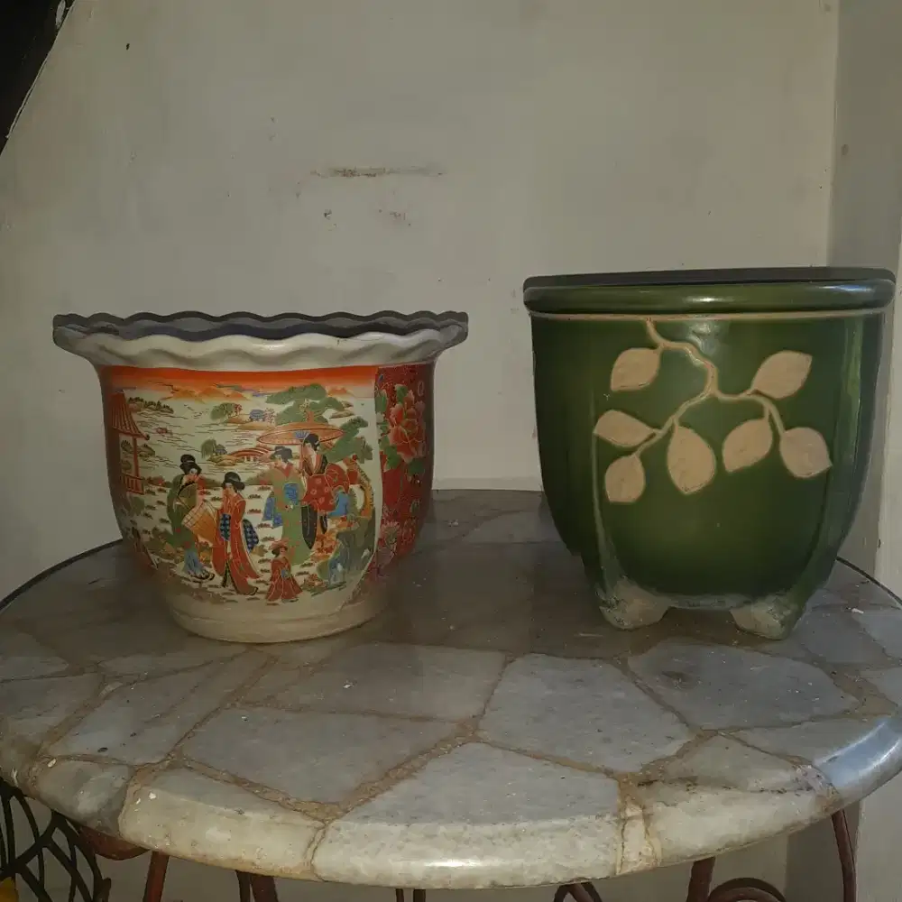 Juas pas/pot bunga antik