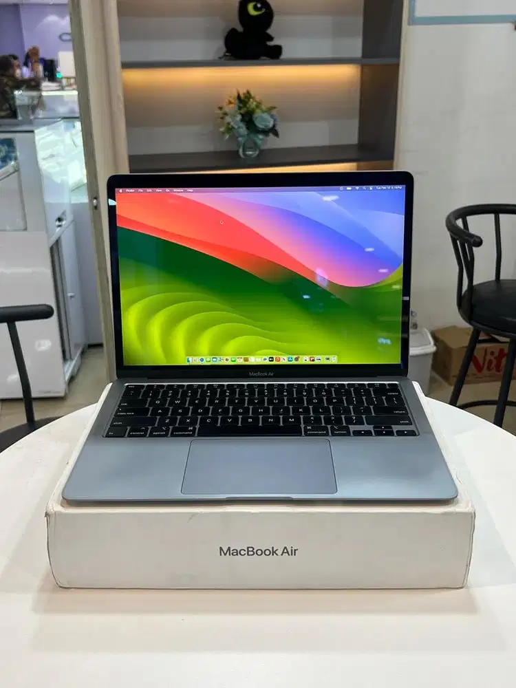 MacBook Air 2020 13 i3 8/256GB