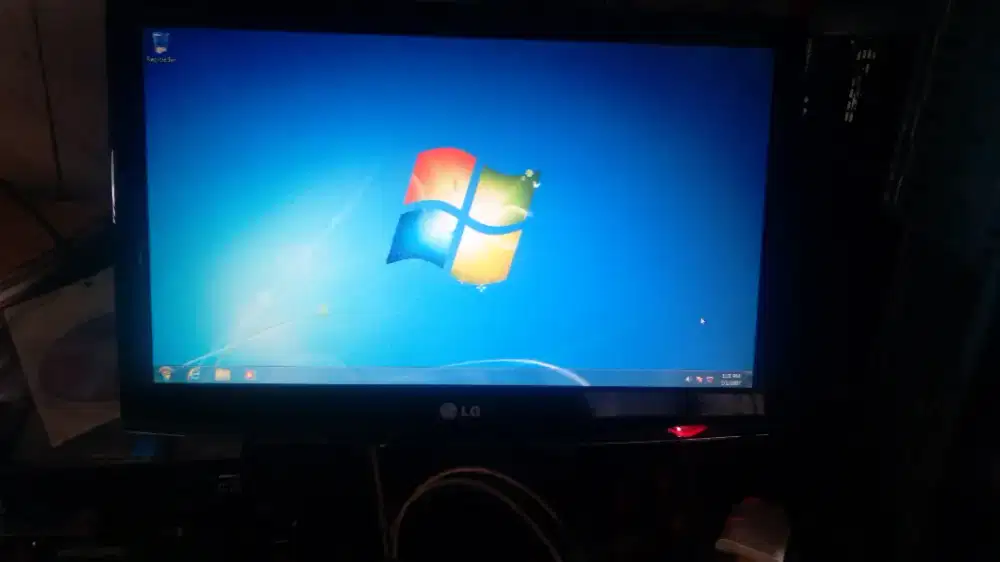 Monitor LCD LG 19 inci kondisi OK