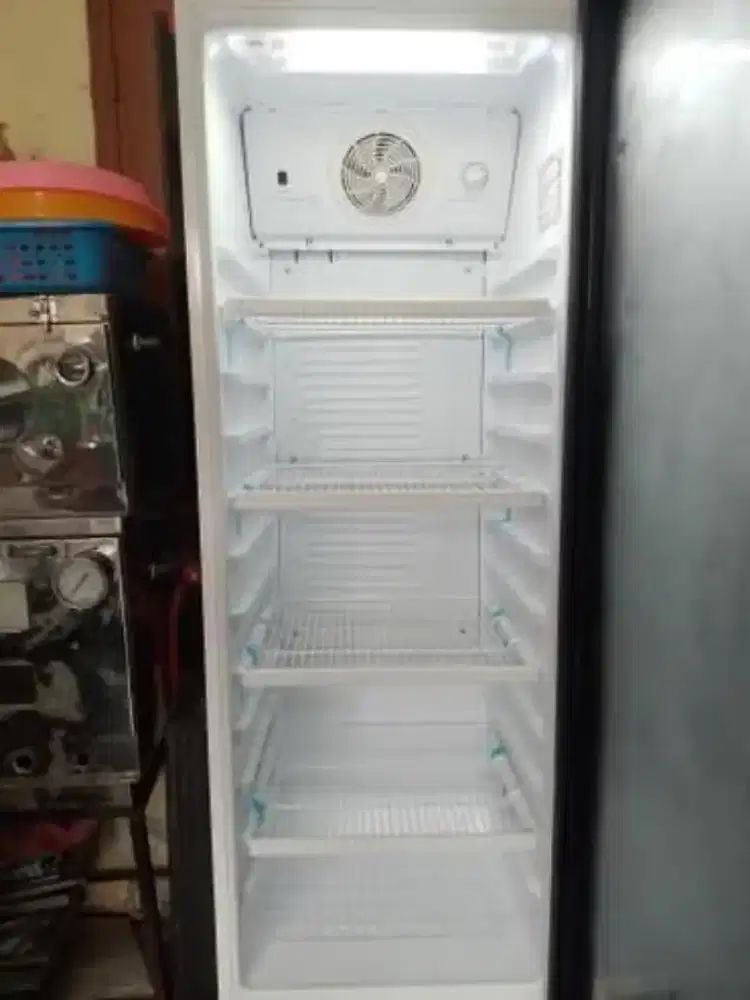 Showcase polytron 4 rak kondisi mulus