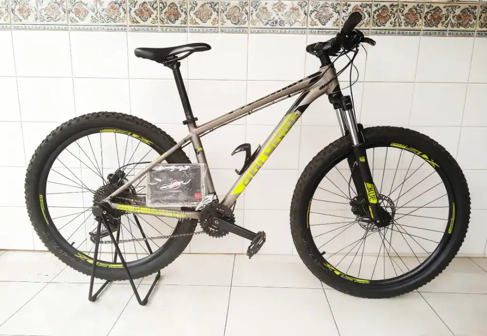 Sepeda gunung MTB polygon premier 5 hidrolis