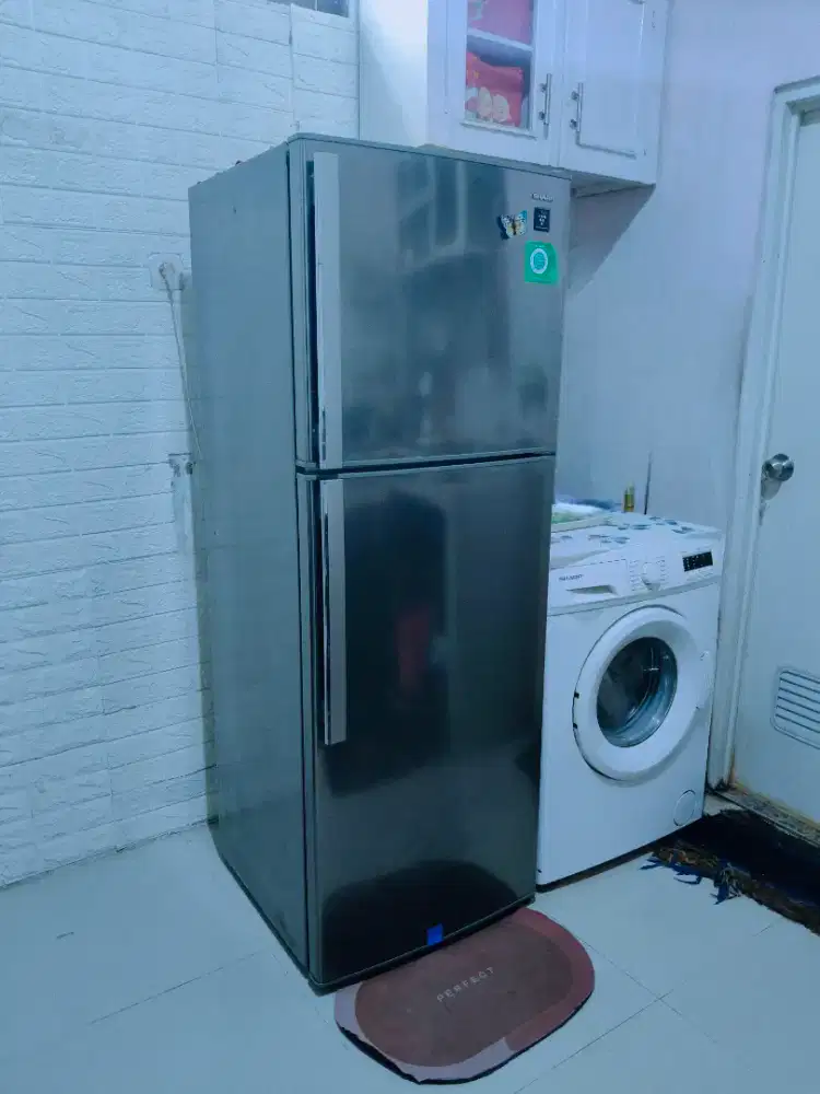 Kulkas 2 pintu merk Sharp