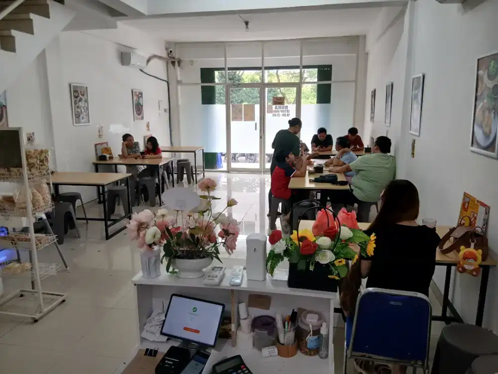 Cari karyawan wanita usia 20 - 35