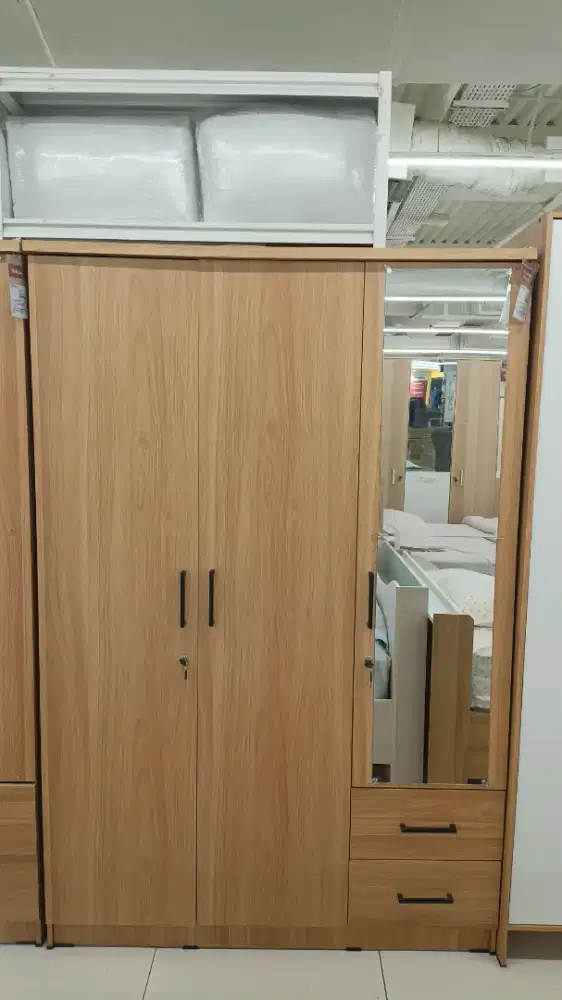 LIVIA LEMARI PAKAIAN 3 PINTU