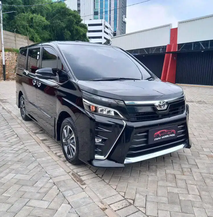 toyota voxy 2.0 AT 2021 hitam siap pakai