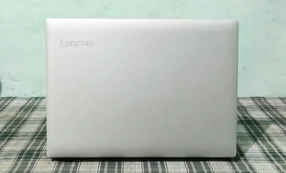 Lenovo IP 330 Dualvga Fhd i7gen8/8/256 batre awet siap game n design