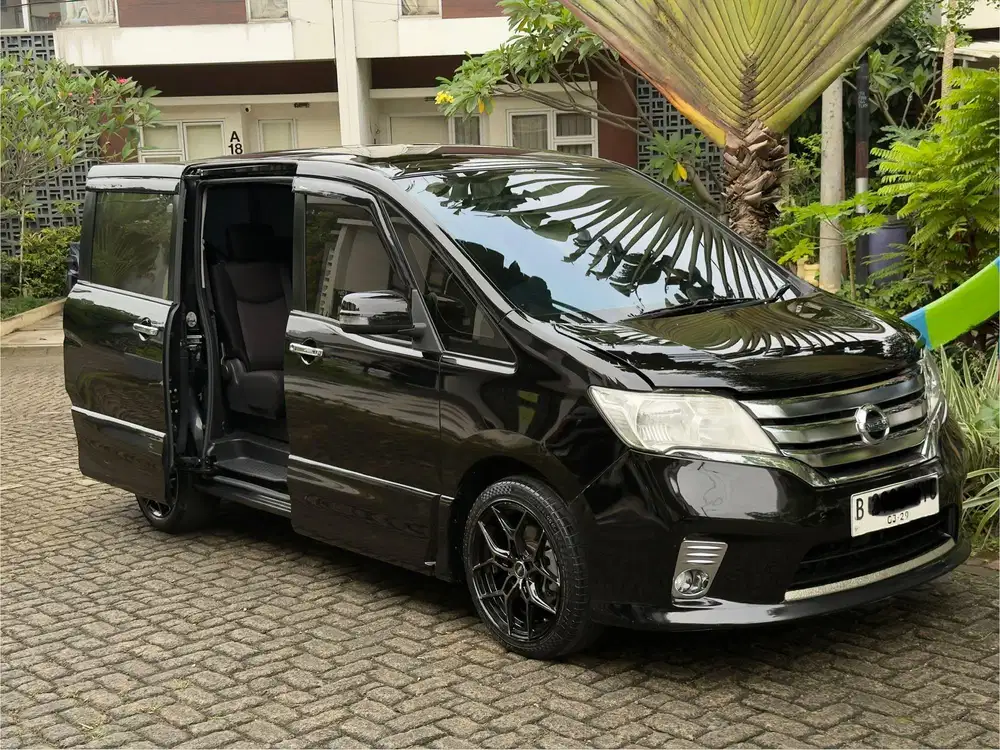 (CASH) Nissan Serena 2013 HWS AT