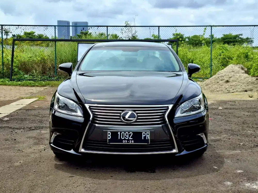 (km 43rb) Lexus LS 460L 4.6 AT. Tahun 2013. Hitam. Perfect cond