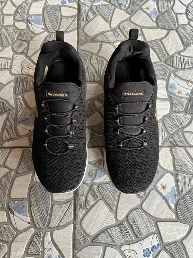 Sepatu Skechers Summits Black