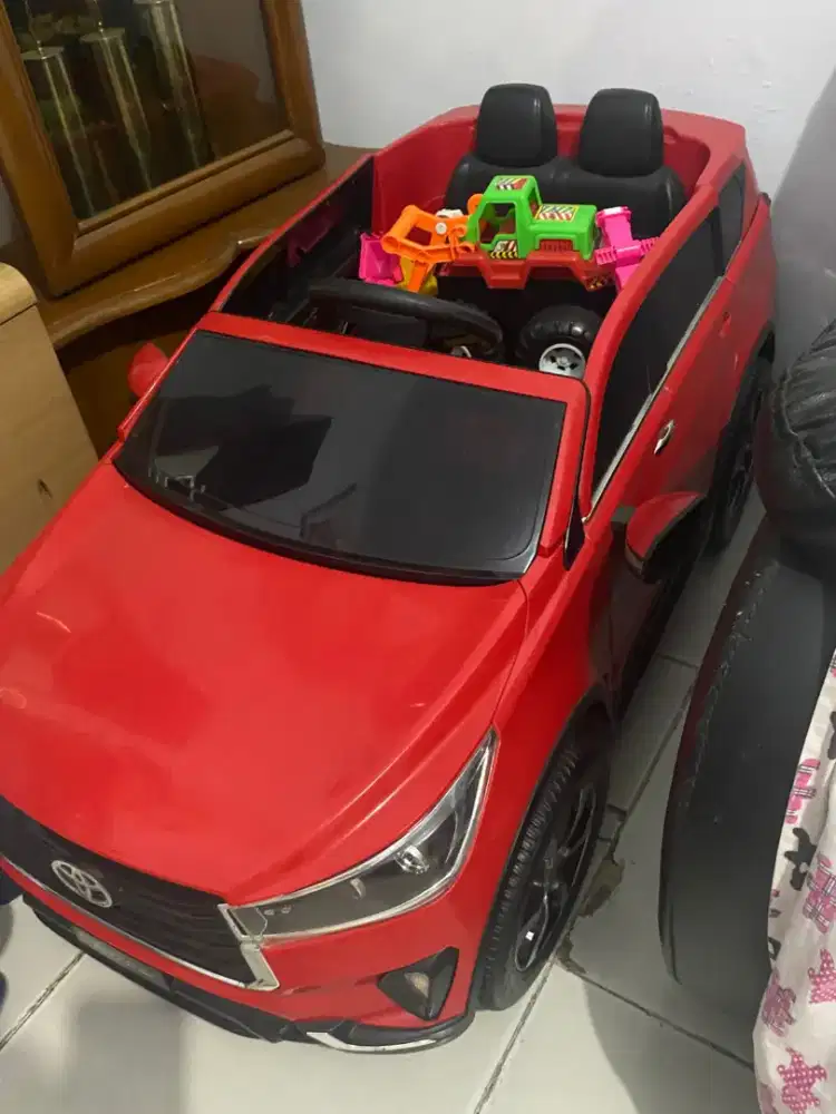 Mobil listrik mainan anak innova venturer