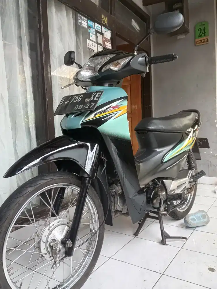 Dijual fit s 2007 warna hijau hitam