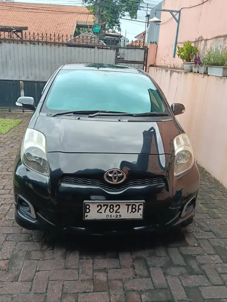 Toyota Yaris Tangan Pertama