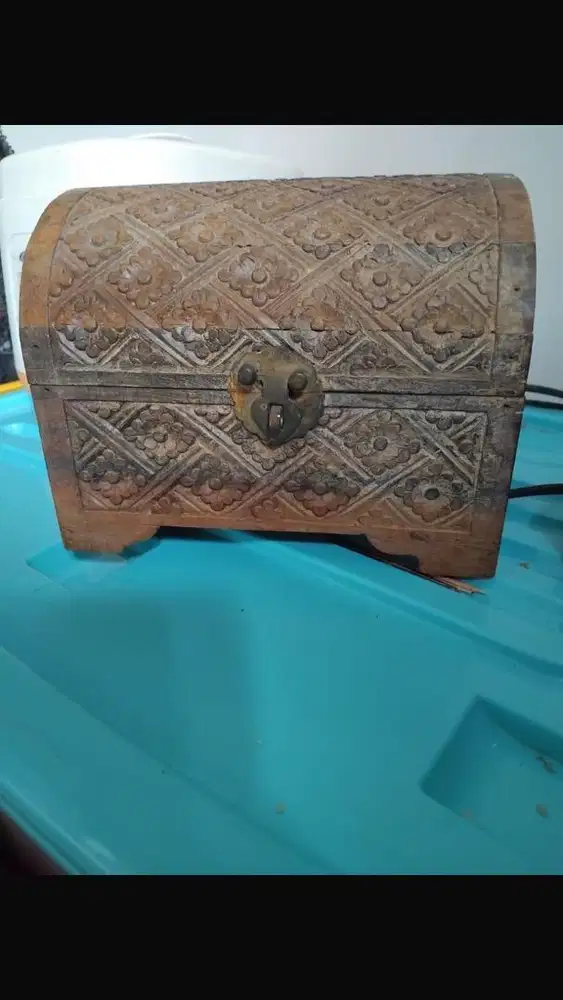 kotak penyimpanan barang dari bahan kayu