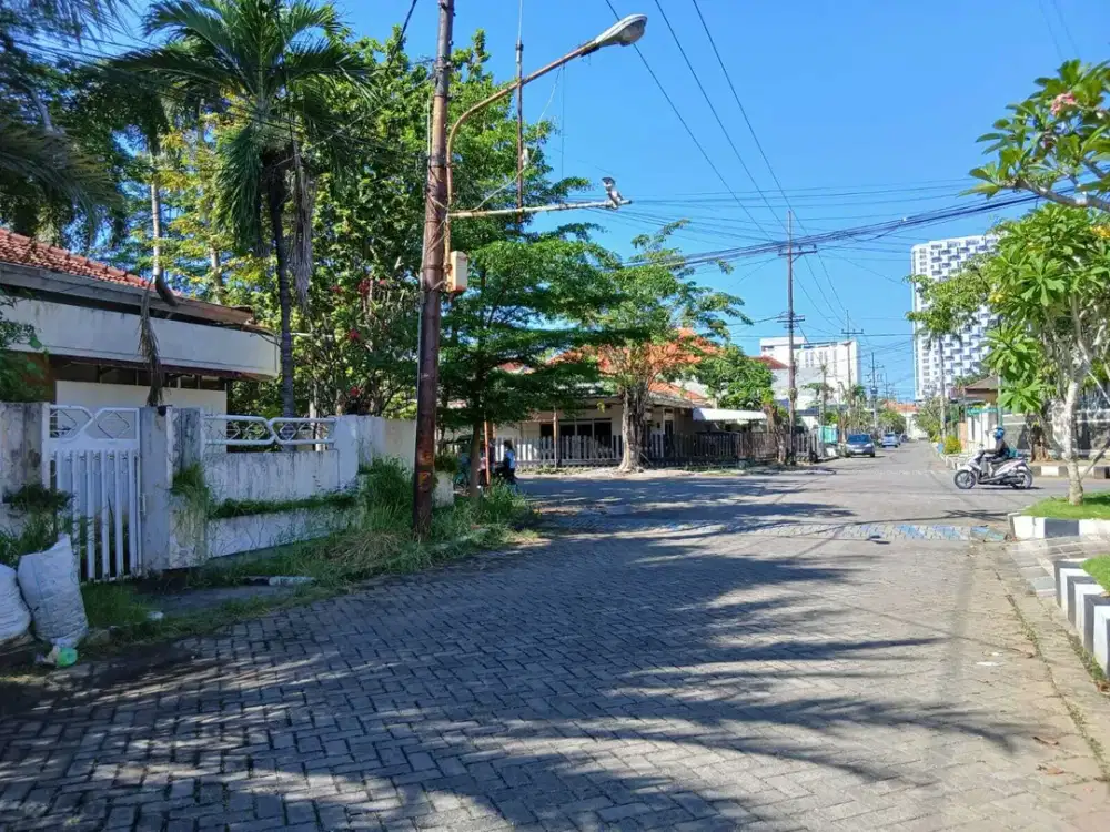 RUMAH POJOK MANYAR KERTOARJO, HANYA 50m Dari Jalan Raya COCOK KAFE, RESTO, KANTOR, KLINIK DLL