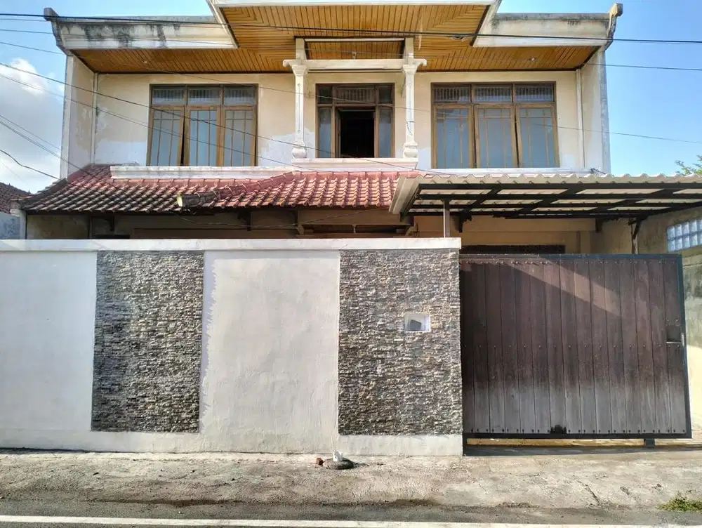 Dijual Rumah kawasan elit Jalan Sekar Tunjung  - Gatot Subroto Timur