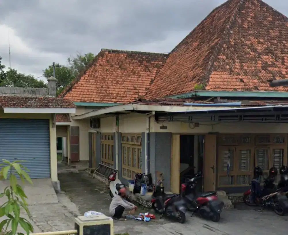Tanah dan bangunan di barat hotel Matahari area Mantrijeron Yogya