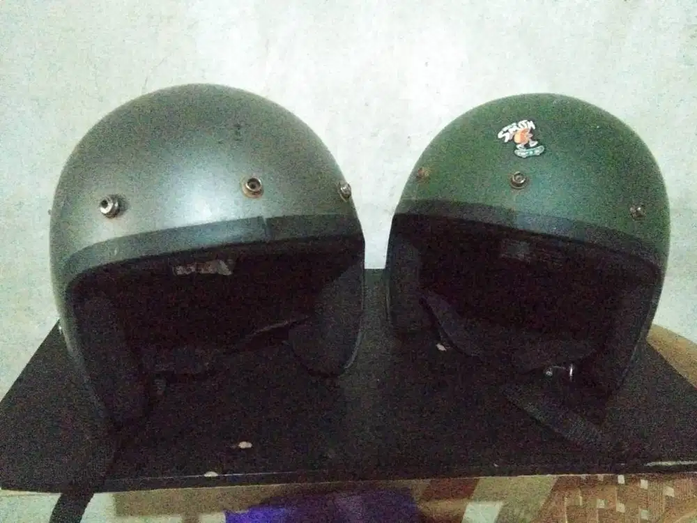 DIJUAL SeADAnya 2 Helm uk.M/L MINUS Kaca Depan